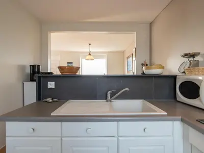 Cuisine ou kitchenette dans l'établissement Holiday Home L'Air du Large by Interhome