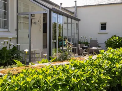 Jardin de l'établissement Studio Les Hortensias by Interhome