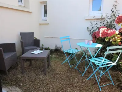 Jardin de l'établissement Studio Les Hortensias by Interhome