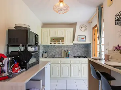 Cuisine ou kitchenette dans l'établissement Studio Les Hortensias by Interhome