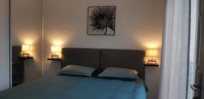 Un ou plusieurs lits dans un hébergement de l'établissement Appartement vue mer à 100m de la plage au centre de Carantec
