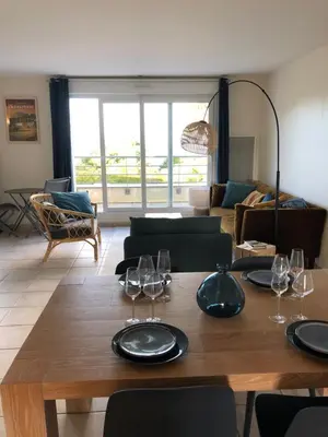 Coin salon dans l'établissement Appartement vue mer à 100m de la plage au centre de Carantec