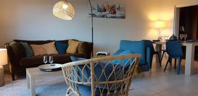 Coin salon dans l'établissement Appartement vue mer à 100m de la plage au centre de Carantec