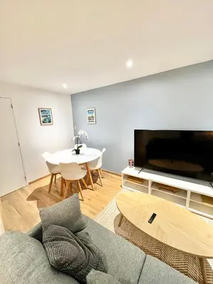Télévision ou salle de divertissement dans l'établissement Appartements meublés Brest Saint Marc