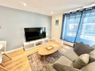 Télévision ou salle de divertissement dans l'établissement Appartements meublés Brest Saint Marc