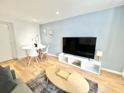 Télévision ou salle de divertissement dans l'établissement Appartements meublés Brest Saint Marc