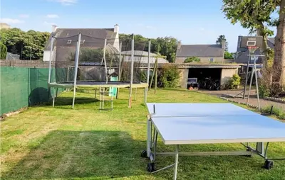 Tennis de table au sein de l'établissement 3 Bedroom Nice Home In Ploumilliau ou à proximité