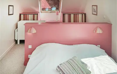 Un ou plusieurs lits dans un hébergement de l'établissement Beautiful Home In Pont Labbé With Wifi
