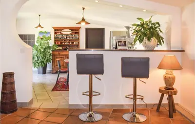 Télévision ou salle de divertissement dans l'établissement 3 Bedroom Nice Home In Santec