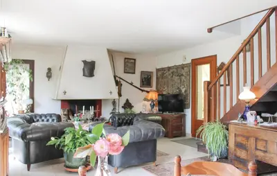 Coin salon dans l'établissement Awesome Home In Bénodet With Wifi