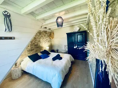 Un ou plusieurs lits dans un hébergement de l'établissement 15 pers, jacuzzi, 40m de la mer, 8 chambres, weekends, nuitée, séminaire