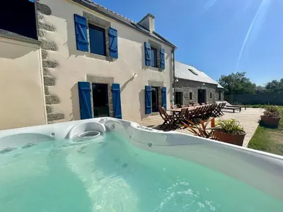 Piscine de l'établissement 15 pers, jacuzzi, 40m de la mer, 8 chambres, weekends, nuitée, séminaire ou située à proximité