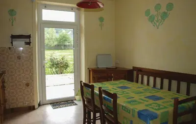 Télévision ou salle de divertissement dans l'établissement Holiday Home Hent Gwaz Ar Gouez