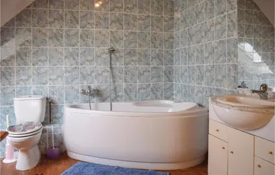 Salle de bains dans l'établissement 3 Bedroom Gorgeous Home In Plouaret