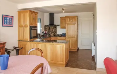 Cuisine ou kitchenette dans l'établissement Holiday Home La Digue