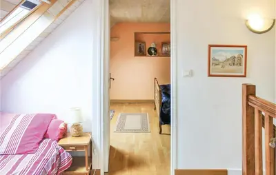Coin salon dans l'établissement 2 Bedroom Cozy Home In Douarnenez