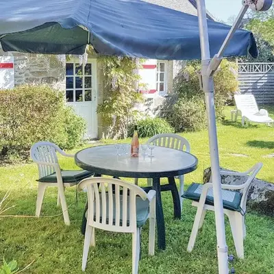 2 Bedroom Cozy Home In Douarnenez
