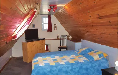 Un ou plusieurs lits dans un hébergement de l'établissement 2 Bedroom Awesome Home In Garlan