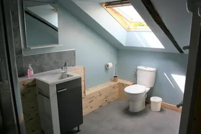 Salle de bains dans l'établissement Kercapitaine