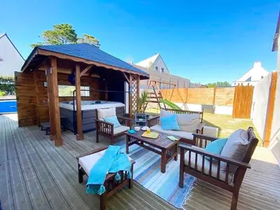 Piscine de l'établissement Les gites du bord de mer ou située à proximité