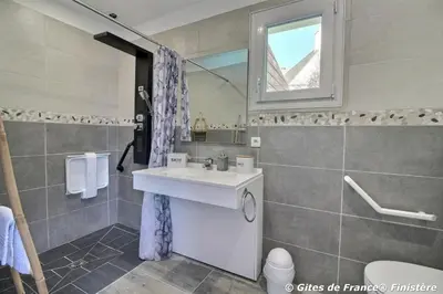 Salle de bains dans l'établissement Les gites du bord de mer