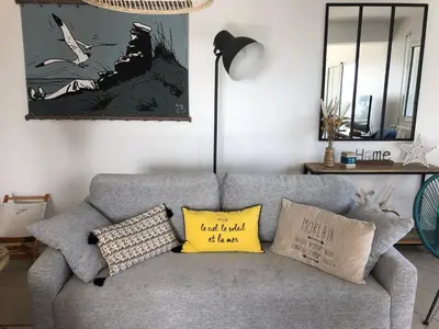 Coin salon dans l'établissement Holiday Home in Terenez with Stunning Sea View