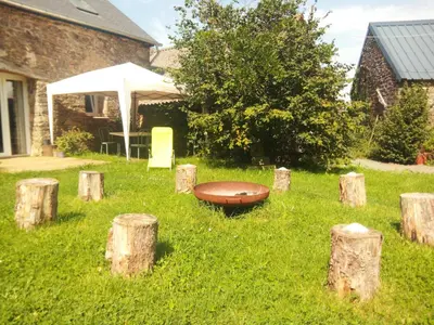 Jardin de l'établissement Le Jardin Enchanteur, chaleureuse maison d'hôtes éco-responsable, calme et accueillante