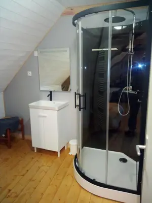 Salle de bains dans l'établissement Le Jardin Enchanteur, chaleureuse maison d'hôtes éco-responsable, calme et accueillante