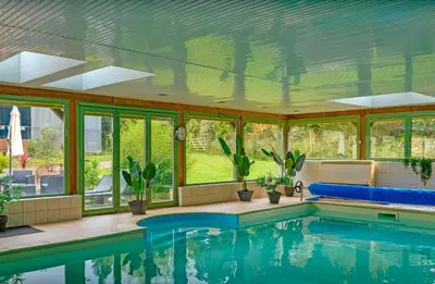 Piscine de l'établissement Les Pierres Bleues ou située à proximité