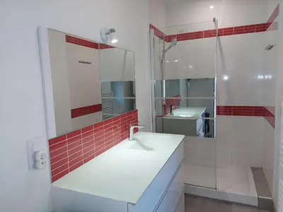 Salle de bains dans l'établissement Stone House in Plouarzel near Sandy Beaches
