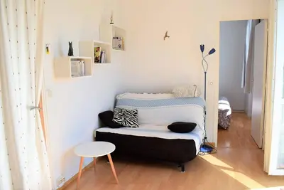 Un ou plusieurs lits dans un hébergement de l'établissement Appartement VUE SUR MER de chaque pièce, exposé au Sud au centre de TREBEURDEN Réf - 666