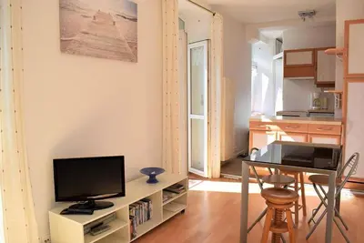 Cuisine ou kitchenette dans l'établissement Appartement VUE SUR MER de chaque pièce, exposé au Sud au centre de TREBEURDEN Réf - 666