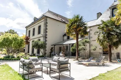 Jardin de l'établissement Manoir des Indes, The Originals Relais