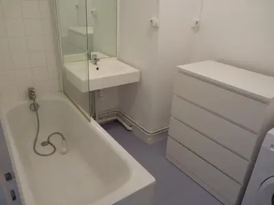 Salle de bains dans l'établissement Résidence Kerhallet