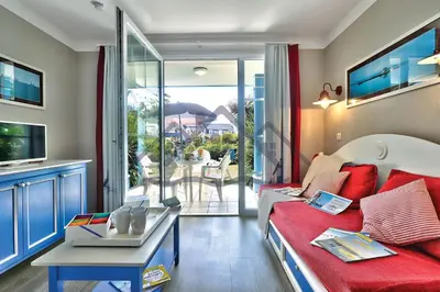 Coin salon dans l'établissement LocaLise au Guilvinec - B5 - Plain-pied avec piscine et jardin - Tout à pied, plage, port, centre, commerces, marché - Wifi inclus - Linge de lit inclus - Animaux bienvenus