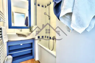 Plan de l'établissement LocaLise au Guilvinec - A15 - Vue sur la mer la piscine et le jardin - Tout à pied, plages, port, centre, commerces, marché - Wifi inclus - Animaux bienvenus - Linge de lit inclus