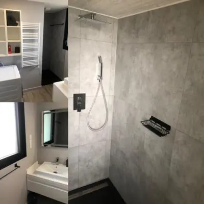 Salle de bains dans l'établissement Maison chaleureuse et cosy en bois de 2021 Près de Quimper