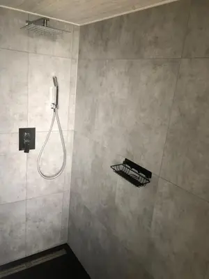 Salle de bains dans l'établissement Maison chaleureuse et cosy en bois de 2021 Près de Quimper