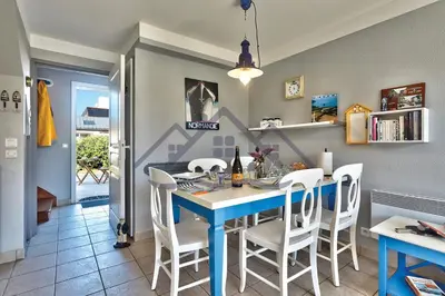 Plan de l'établissement LocaLise - Maison E2 au Guilvinec - A 20m de la mer avec jardin et piscine - Tout à pied, plage, port, centre commerces, marché - Wifi inclus - Vue mer de la chambre - Animaux bienvenus - Linge de lit inclus