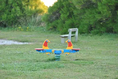 Aire de jeux pour enfants de l'établissement Cap sur le Sable à Moguériec
