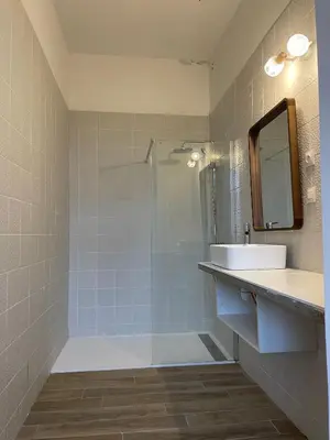 Salle de bains dans l'établissement les croix appartements