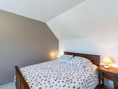 Un ou plusieurs lits dans un hébergement de l'établissement Maison cosy à Plouescat avec jardin et terrasse