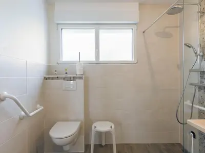 Salle de bains dans l'établissement Holiday Home La Grève bleue by Interhome