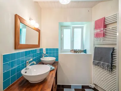 Salle de bains dans l'établissement Holiday Home Ti ar Stang by Interhome