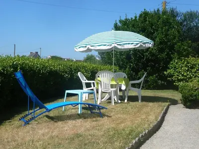 Jardin de l'établissement House in Treompan near Sandy Beach