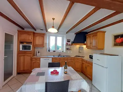 Cuisine ou kitchenette dans l'établissement Plain pied en rez de jardin à la campagne et proche de l'océan