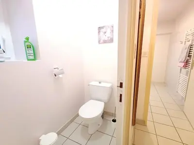 Salle de bains dans l'établissement Plain pied en rez de jardin à la campagne et proche de l'océan