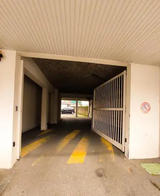 Plan de l'établissement T3 au centre ville avec balcon, parking gratuit