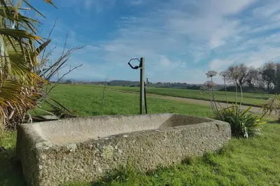 Jardin de l'établissement Longère rénovée avec accès direct à la mer
