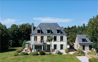 Jardin de l'établissement Lovely Apartment In Concarneau